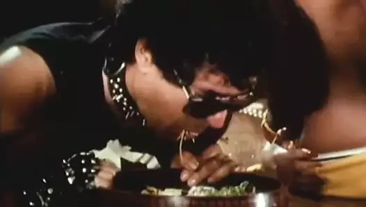 küçük bir klip sallıyor