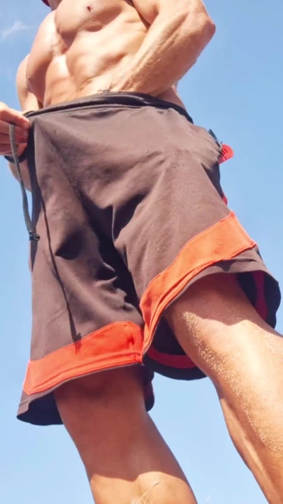 "Halka açık bir plajda büyük yarağıma mastürbasyon yapıyor - heyecanlı yürüyor" dan mutlaka paylaşmalı an