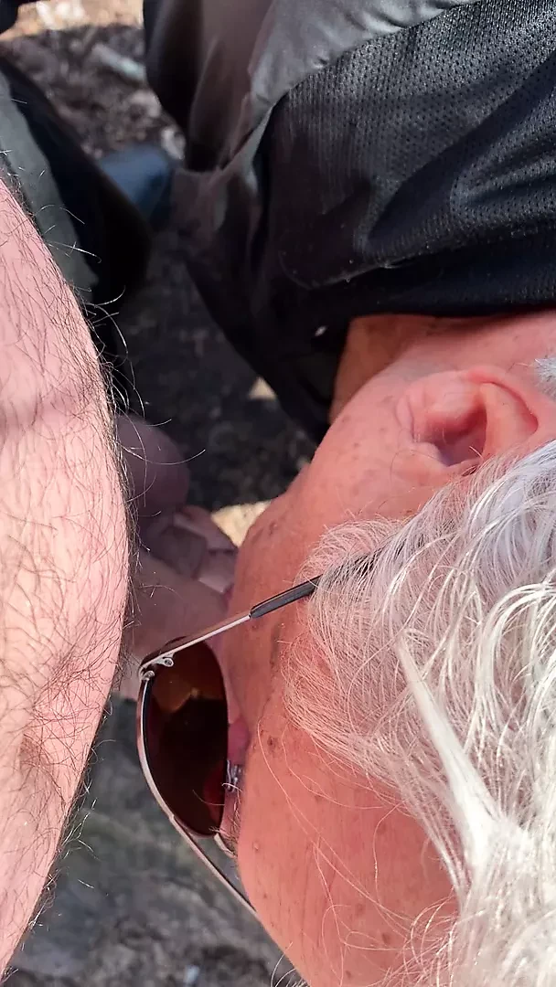 Еще один минет в лесу