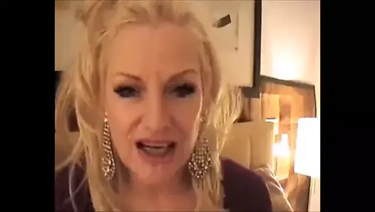 Çok sıcak büyükanne içinde kadın iç çamaşırı istemek boşalmak üzerinde ağız