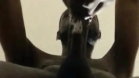 Yakın çekim gırtlağına kadar alıyor