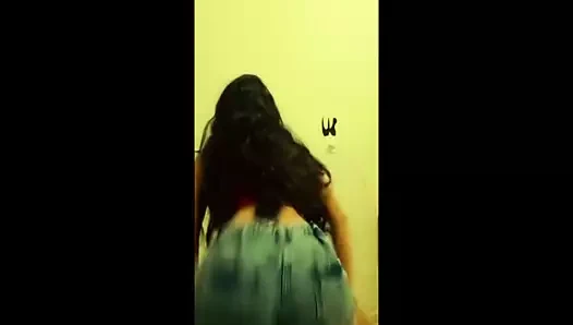 Esperando aquele tapao no meu rabetao