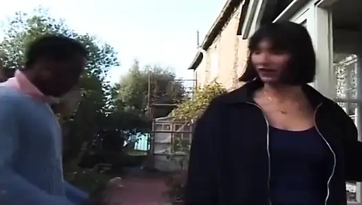 Büyük Omar'ın İngiliz maceraları: arka pencere temizleyicisi (2001)