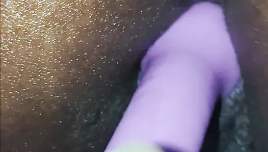 Kahverengi şekerle oynuyor!!