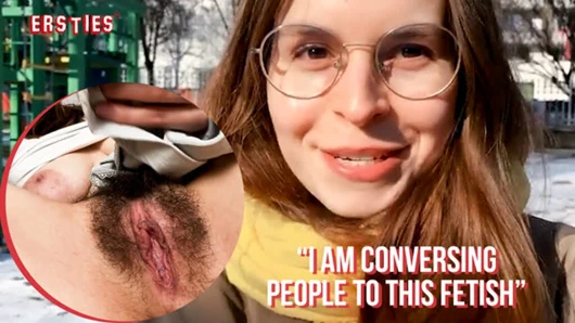 Ersties - tamamen doğal Daniela iç çamaşırı fetişini keşfederken onları amına sokuyor