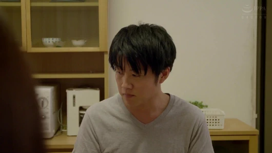 Hmmm... hangi amcığı daha çok seviyorsun? benim mi yoksa şuradaki mi?