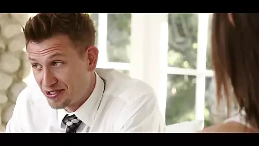 Charity, ayak fetişi ile ona yardım ediyor