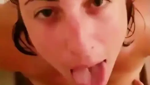 Yüzünde büyük yük