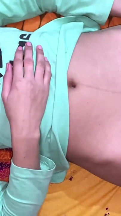 En iyi Hintli porno video doktoru ko ghar bula kr apni chut chudayi | Klip 1