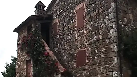 İtalyan porno yıldızı Franco Trentalance bir sarışın ve esmerin götünü sikiyor