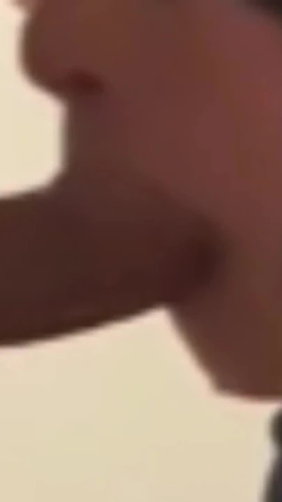 "Üvey kızımın seksi üniforması var ve çok kötü bir kız ve beni çok baştan çıkar" dan mutlaka görülmeli an