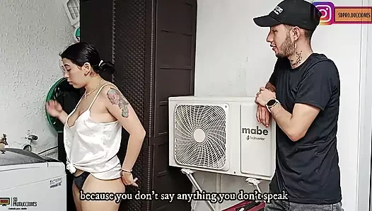 Üvey kardeş sertleşir ve üvey kardeşinin sıkı amını bir Creampie ile sikikleri - İspanyolca porno