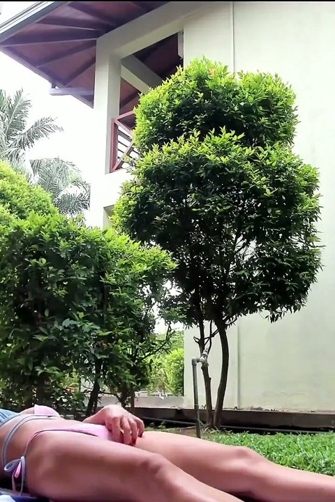 Yoga seni sert yapacak eğiliyor