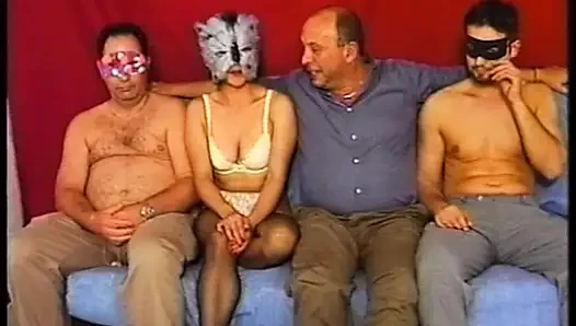 Mutfakta ve yemek odasında senin penisini çok seviyorum