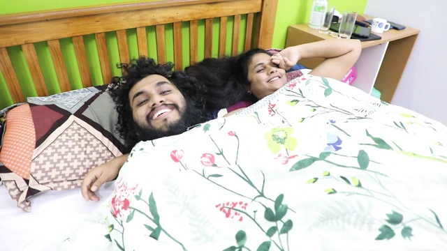 Arkadaşı video kaydederken aldatılan koca karısıyla seks yapıyor