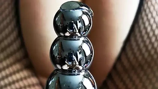 Bayan pisi en sevdiği fişiyle tedavi ediliyor