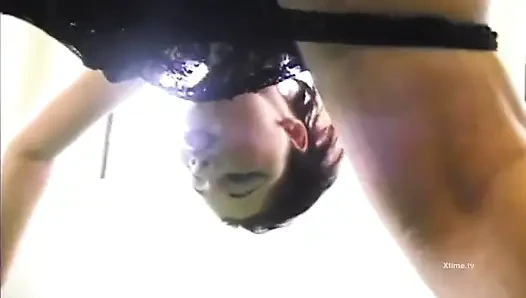 Seksi iç çamaşırlı genç fahişeler yarak bacaklarını tamamen açıyor!