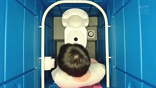 Due troie super attive che cercano di spremere ogni ultima goccia del tuo sperma parte 1
