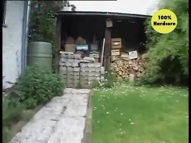 Güneş banyosu yapıyordu ve ben azgındım...