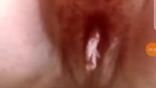 Aldatan olgun evli kadın görüntülü görüşmede oyuncak oğluyla sikişiyor