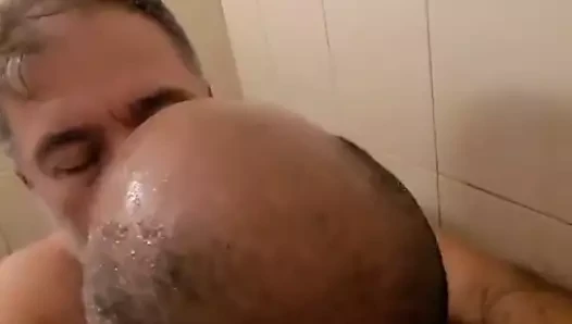 öpücük ayı duş
