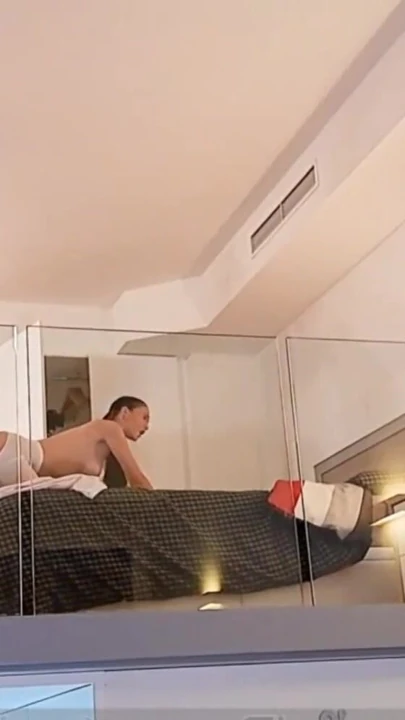 Seksi temizlikçi kadın pembe ıslak amcığını sikiyor bakış açısı amatör sikiş | Klip 3