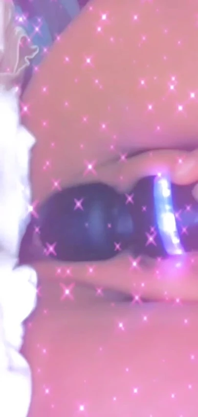 Сладкая шпинка играет со swwetpinkpussy