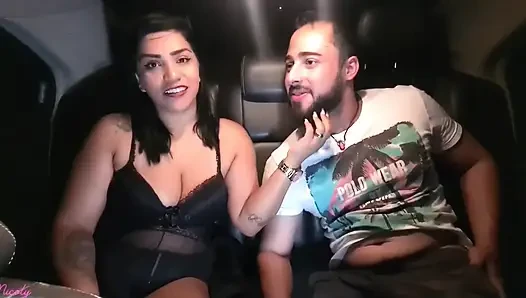 Bir hayran buldum, ona bir araba bıraktım ve kıçımı verdim.