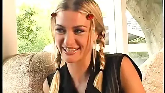 Mükemmel vücutlu çarpıcı sürtük jakuzide sikiliyor