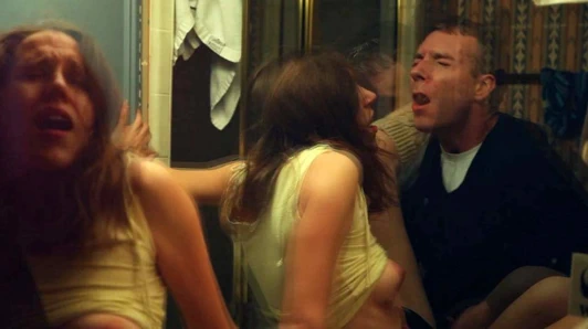 Josephine decker'ın alevlerden seks sahnesi scandalplanet.com'da