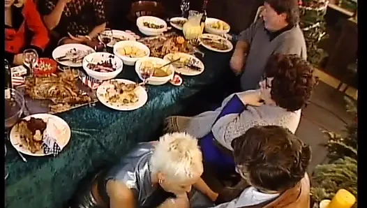 Sarışın azgın kocasının arkadaşıyla seks yapıyor