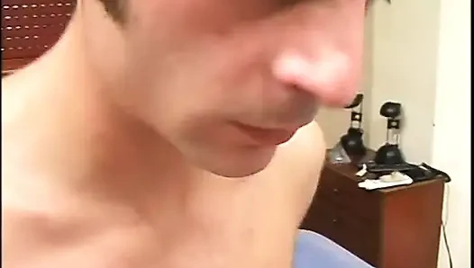 Tgirl sıkı göt deliğinden sikilmeye bayılıyor
