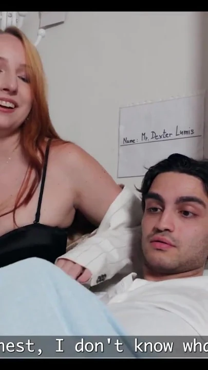VIP4K. Sarışın orta yaşlı seksi kadın kızının erkek arkadaşını görünce azıyor | Klip 1