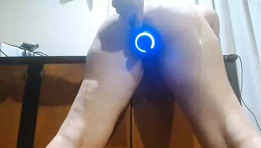 Komşu tarafından masaj silahıyla göt sikişi