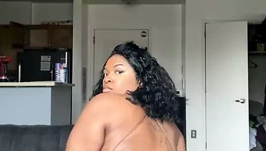 Kalın ig kıçını sallayarak