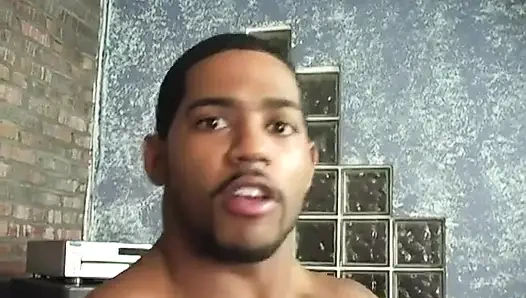 Barb Cummings amına iki siyah döl alıyor