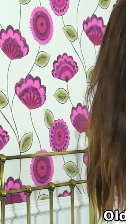 Tatlı olgun orta yaşlı seksi kadınlar ve nineler şehvet içinde | Klip 3