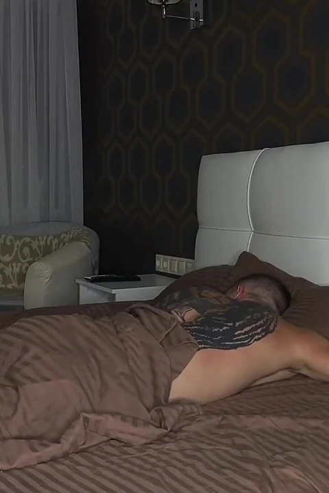 Üvey baba elastik bantsız bir twink'i sikiyor, en iyisine bir twink veriliyor - 503