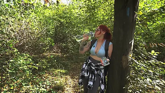 Üvey annenin paylaşım çadırında gizli mastürbasyonu tabu sikişe dönüşüyor!