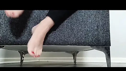 Stilettos ve çıplak ayaklar - yürüyüş ve poz