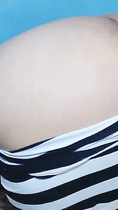 Beyaz tombul Hintli iri güzel kadının büyük yaraklı fakir köylü adamla anal seksi | Klip 1