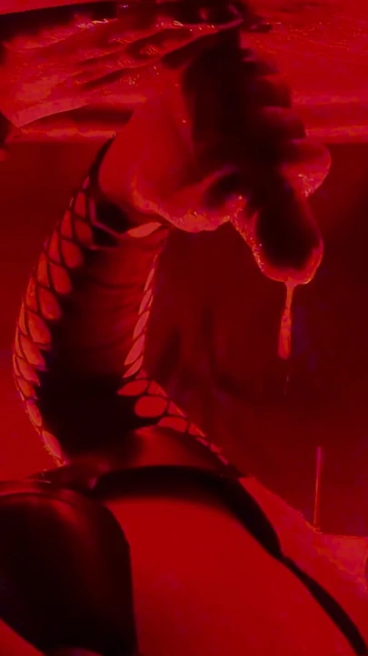 Ep.2 duvar deliği masa yarak sağıyor 5 boşalma 2 orgazm | Klip 2