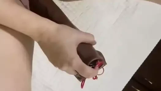 Hintli orta yaşlı seksi kadın yapay penisle orgazm oluyor