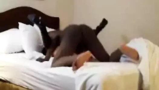 Cuckold milf eşleri bbc boğalarla – korkak onları sadece izliyor