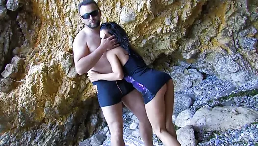 Hot Brunette spannt einer deutschen den Mann aus