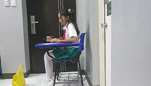 Отчаянная студентка писает