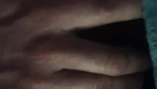 o meme uçlarını emiyor