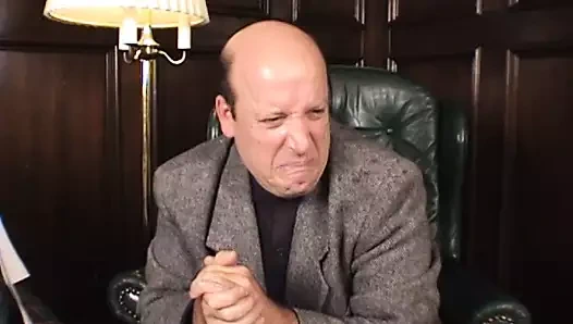 Sıcak bronzlaşmış piliç alır çarptı üzerinde kanepe