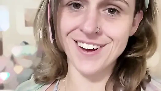 Suzy Wylde'ın yüzü kızarıyor