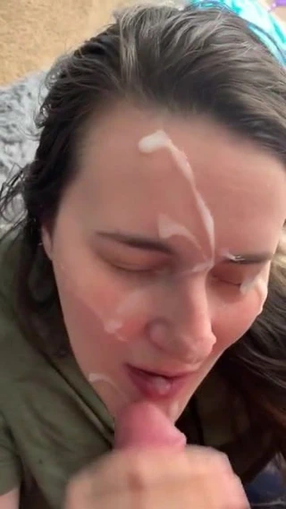 karısı alır bir büyük yüz